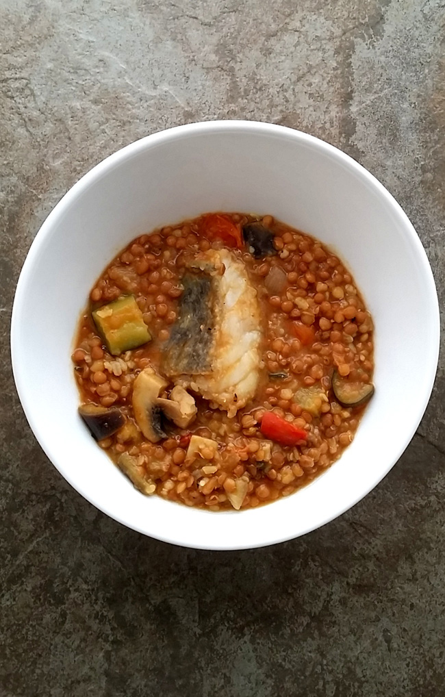 lentejas con verduras y bacalao