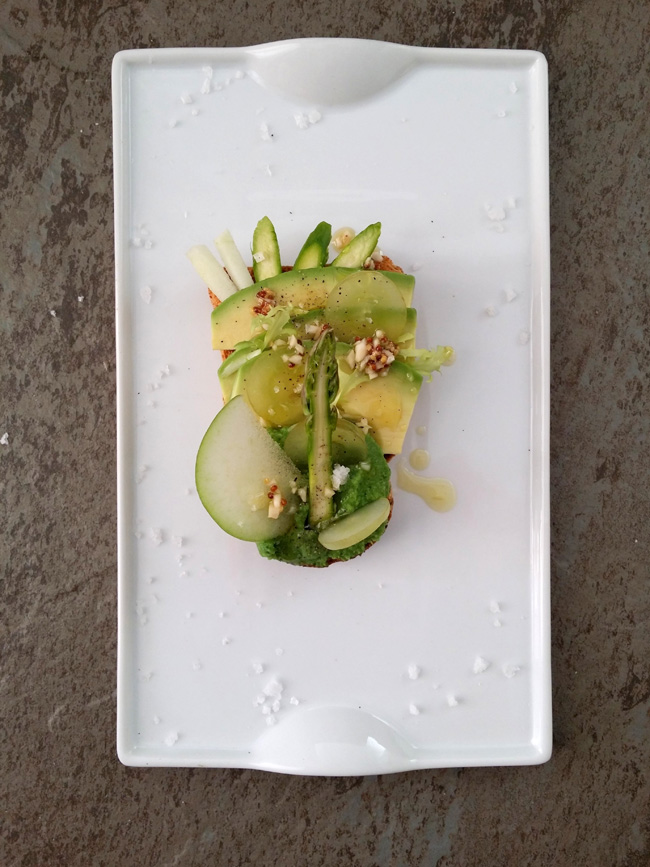 tostada de pate de brocoli