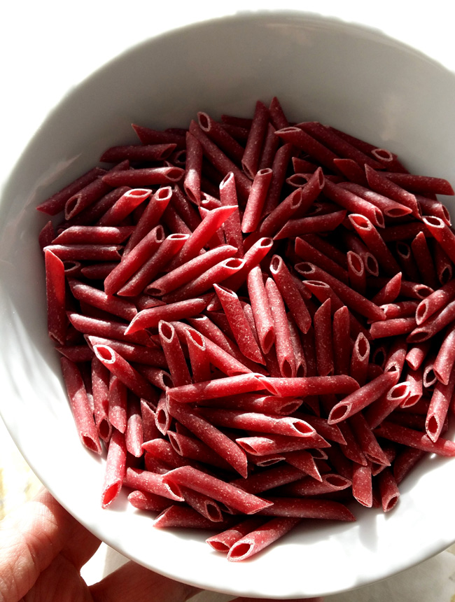 Macarrones de quinoa y remolacha