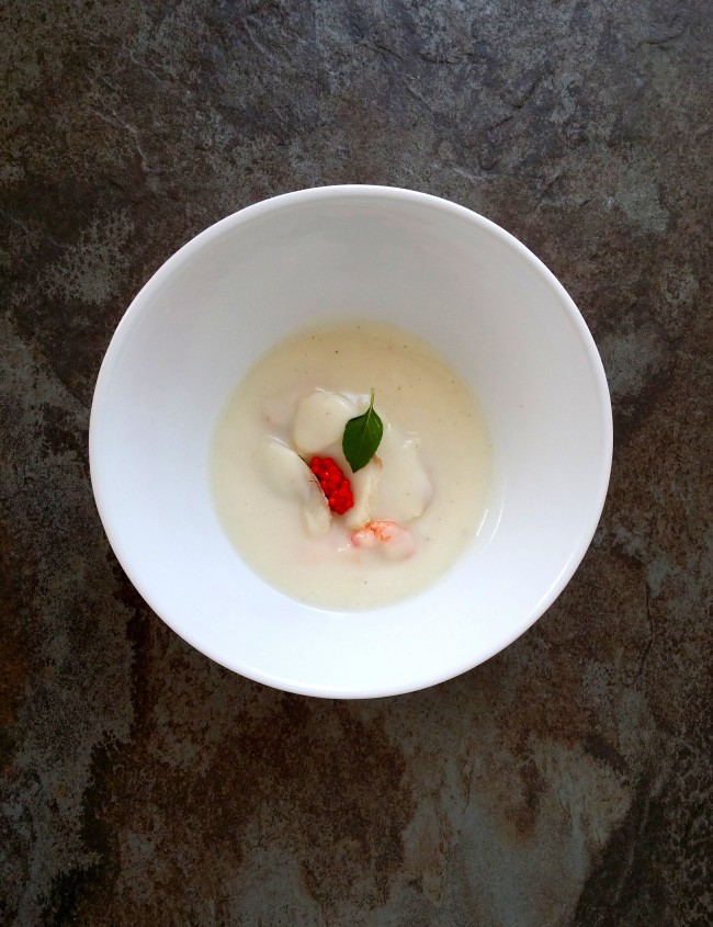 Crema de coliflor con frutos de mar